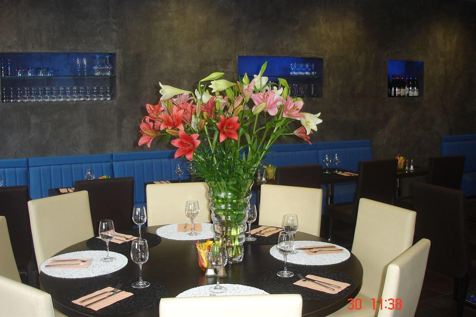 Hotel Restaurant La Fregate La Seyne-sur-Mer Bagian luar foto